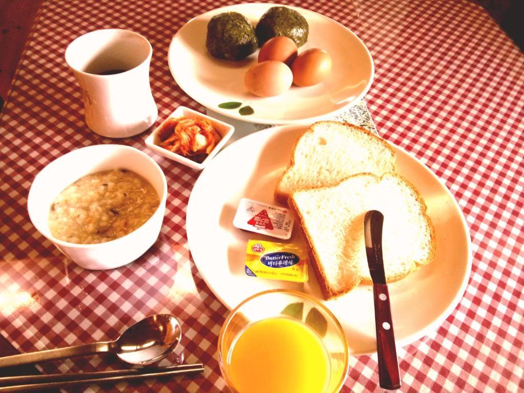 Breakfast At Tiffany'S Pension Seogwipo Phòng bức ảnh